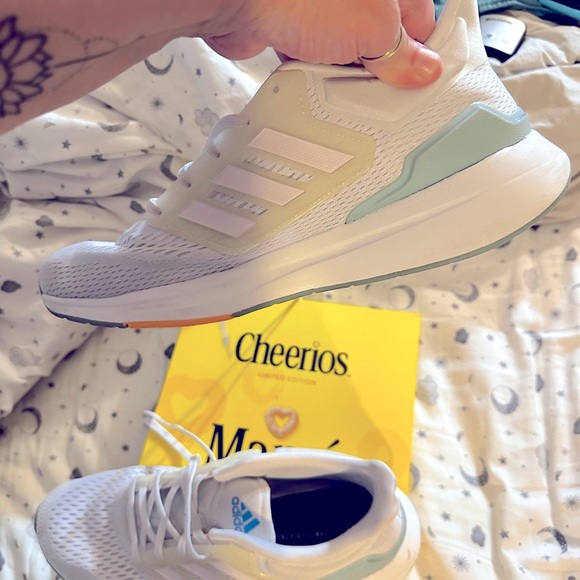 Adidas sport shoes - Picture 6 of 7